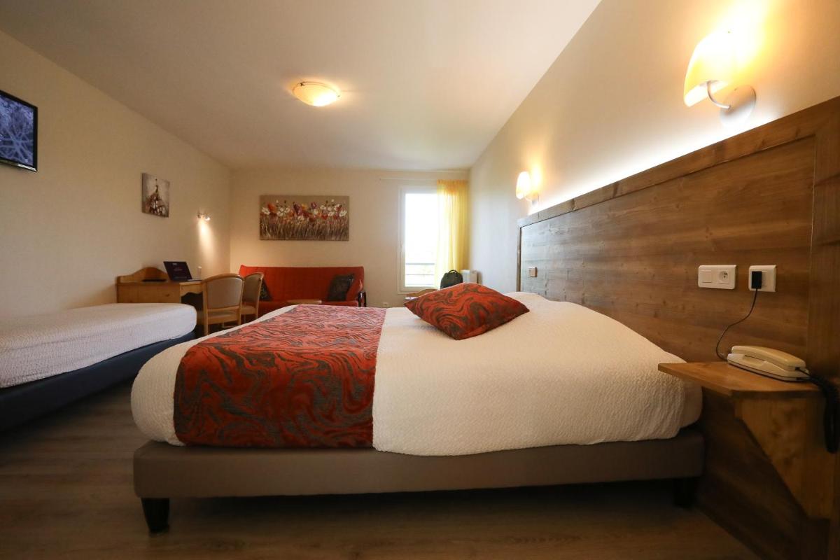 Un ou plusieurs lits dans un hébergement de l'établissement Logis Hotel Spa Restaurant Le Provence