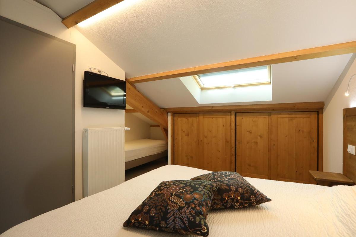 Un ou plusieurs lits dans un hébergement de l'établissement Logis Hotel Spa Restaurant Le Provence