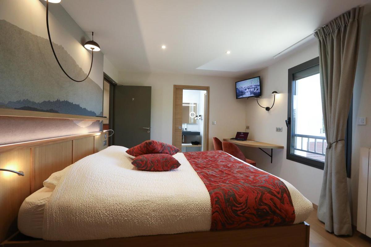 Un ou plusieurs lits dans un hébergement de l'établissement Logis Hotel Spa Restaurant Le Provence