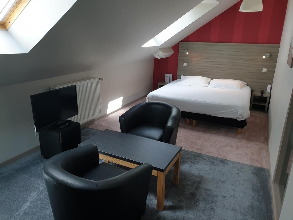 Un ou plusieurs lits dans un hébergement de l'établissement Brit Hotel Spa Le Connetable