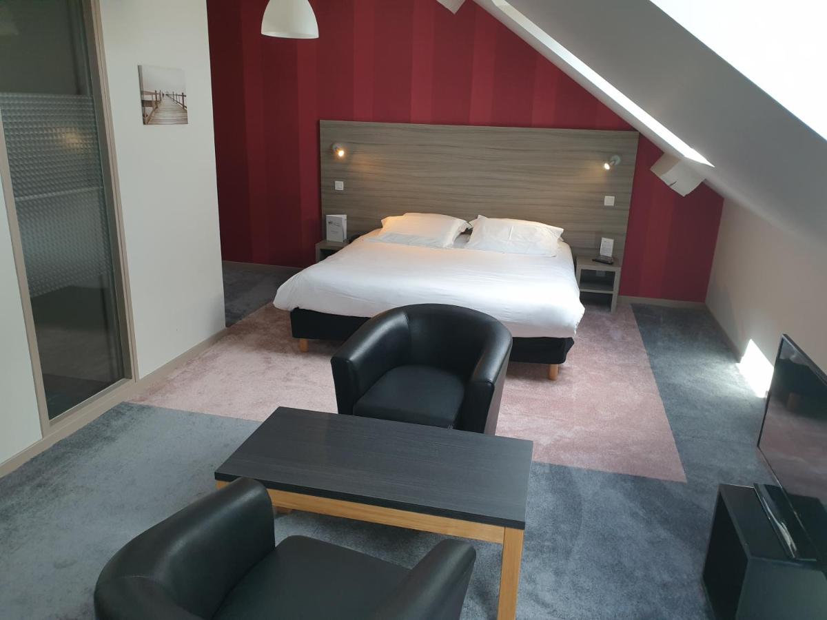Un ou plusieurs lits dans un hébergement de l'établissement Brit Hotel Spa Le Connetable