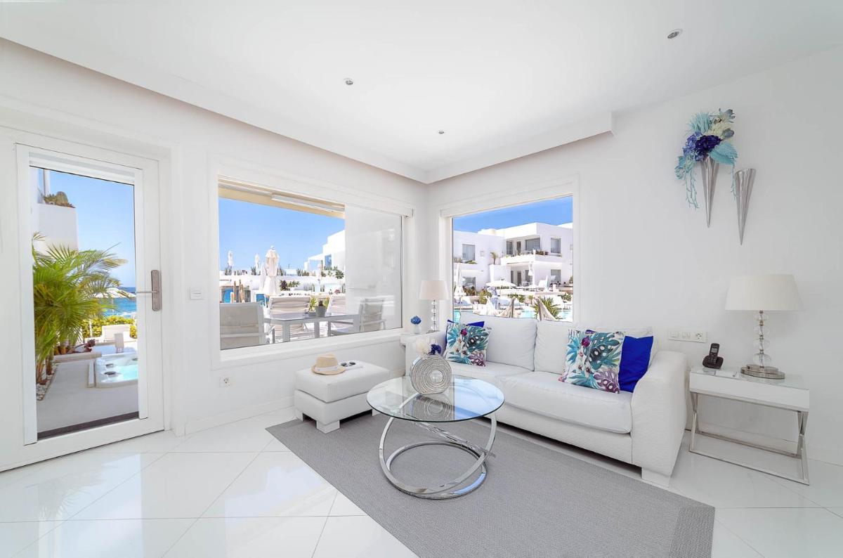 Zona de estar de Lani's Suites de Luxe - Adults Only