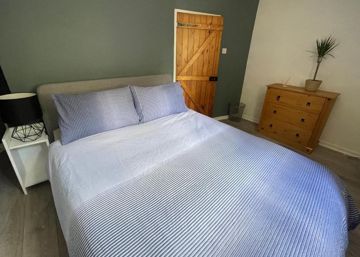 The Holts - Charming 2 Bed Cottage - Housity