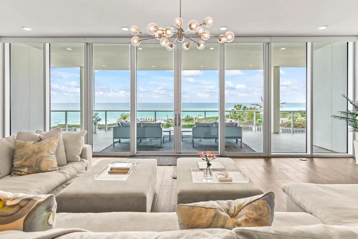 Four Bedroom Gulf Front Condo - Housity