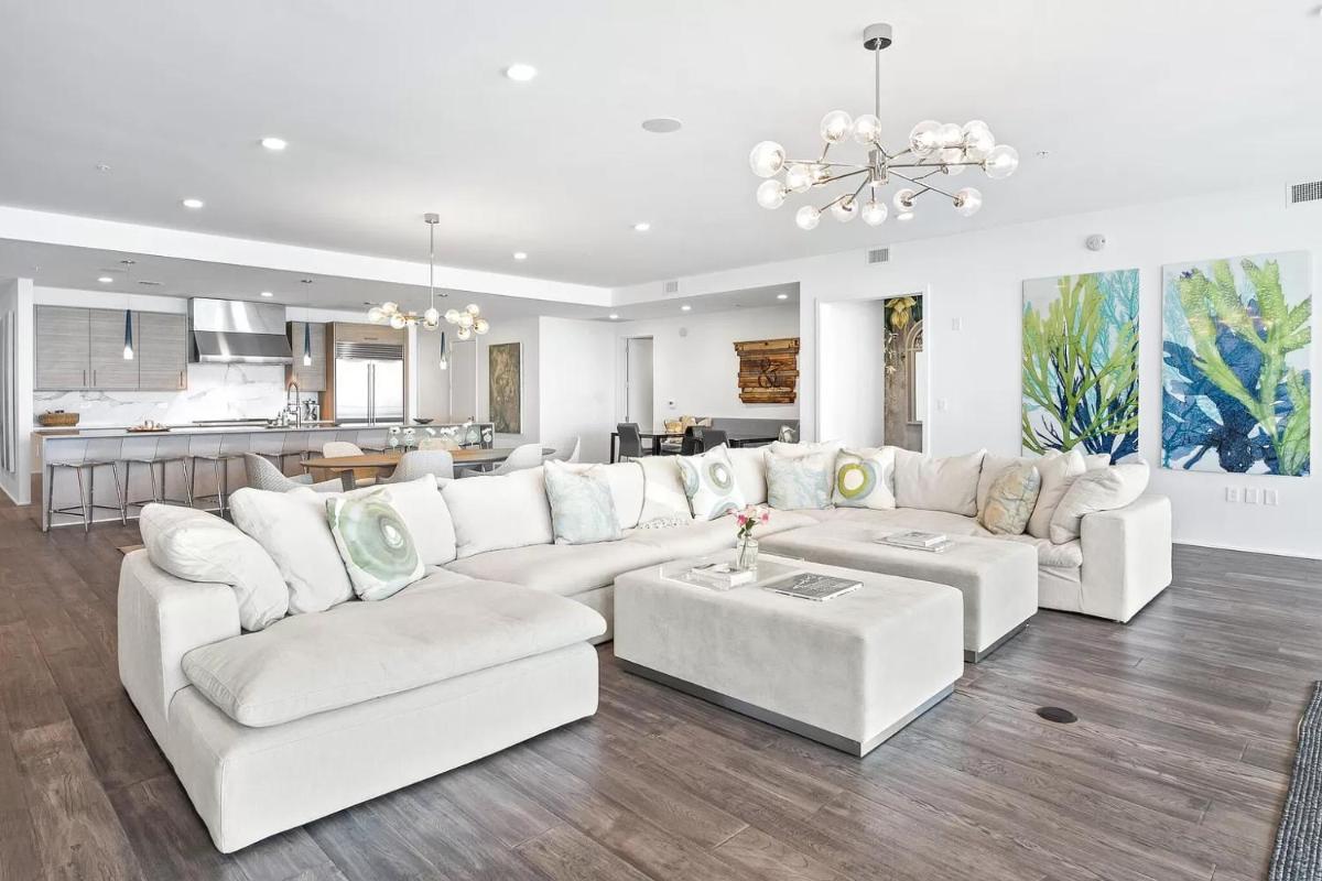 Four Bedroom Gulf Front Condo - Housity