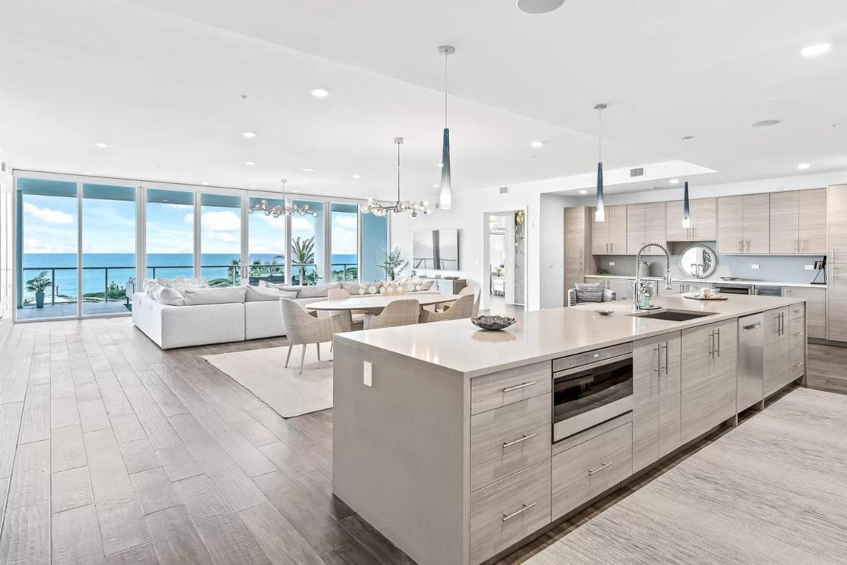 Suitetrails - Four Bedroom Gulf Front Condo