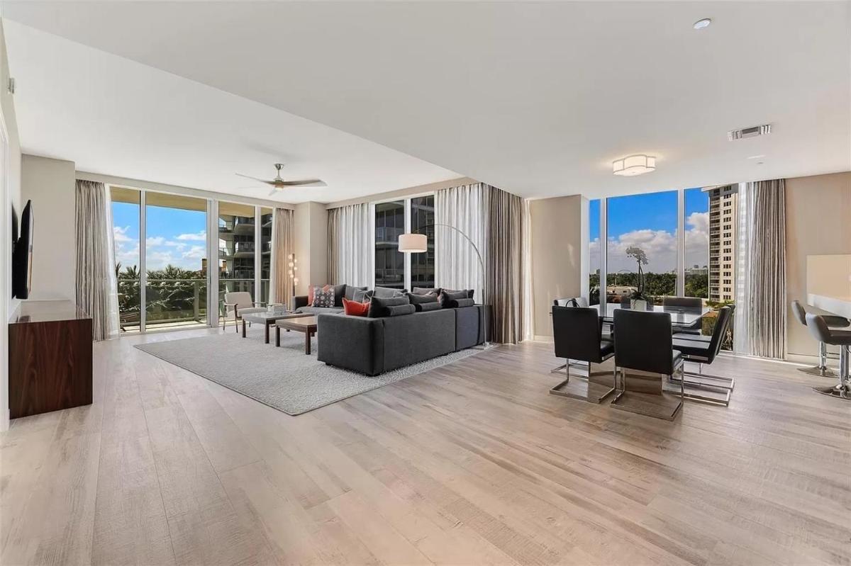 Bright Oceanfront Penthouse With Private Elevator - Housity
