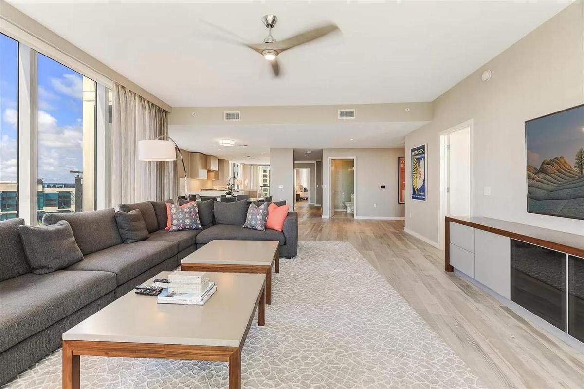 Bright Oceanfront Penthouse With Private Elevator - Housity