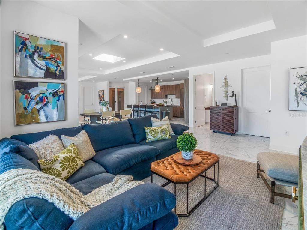 Clearwater Beach Magnificent Two Bedroom Penthouse - Housity