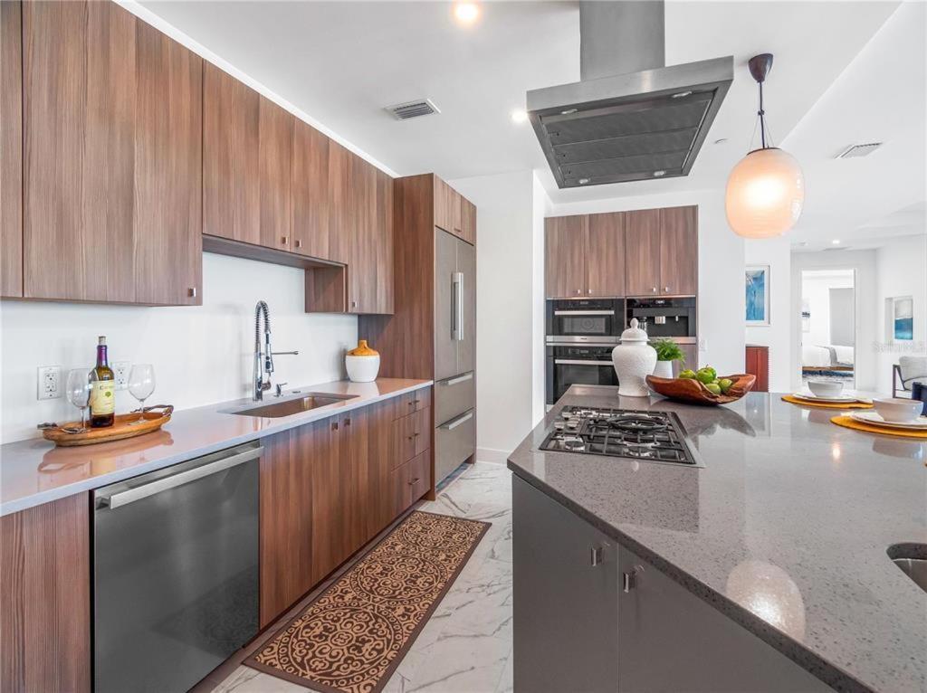 Clearwater Beach Magnificent Two Bedroom Penthouse - Housity