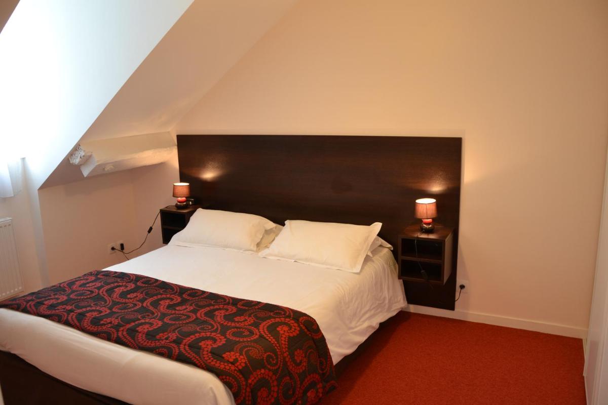 Un ou plusieurs lits dans un hébergement de l'établissement Brit Hotel Spa Le Connetable