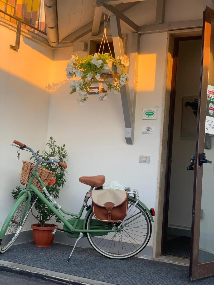 Airport Hotel - Housity