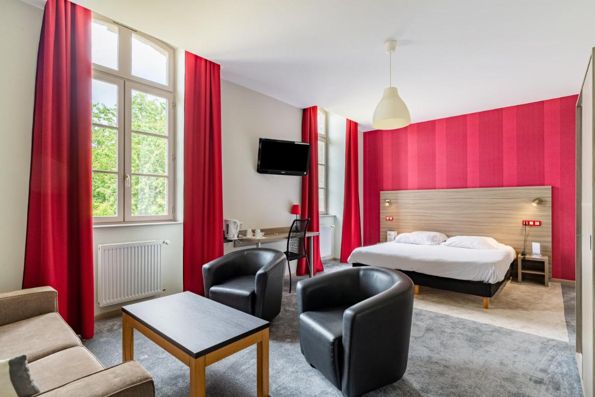 Un ou plusieurs lits dans un hébergement de l'établissement Brit Hotel Spa Le Connetable