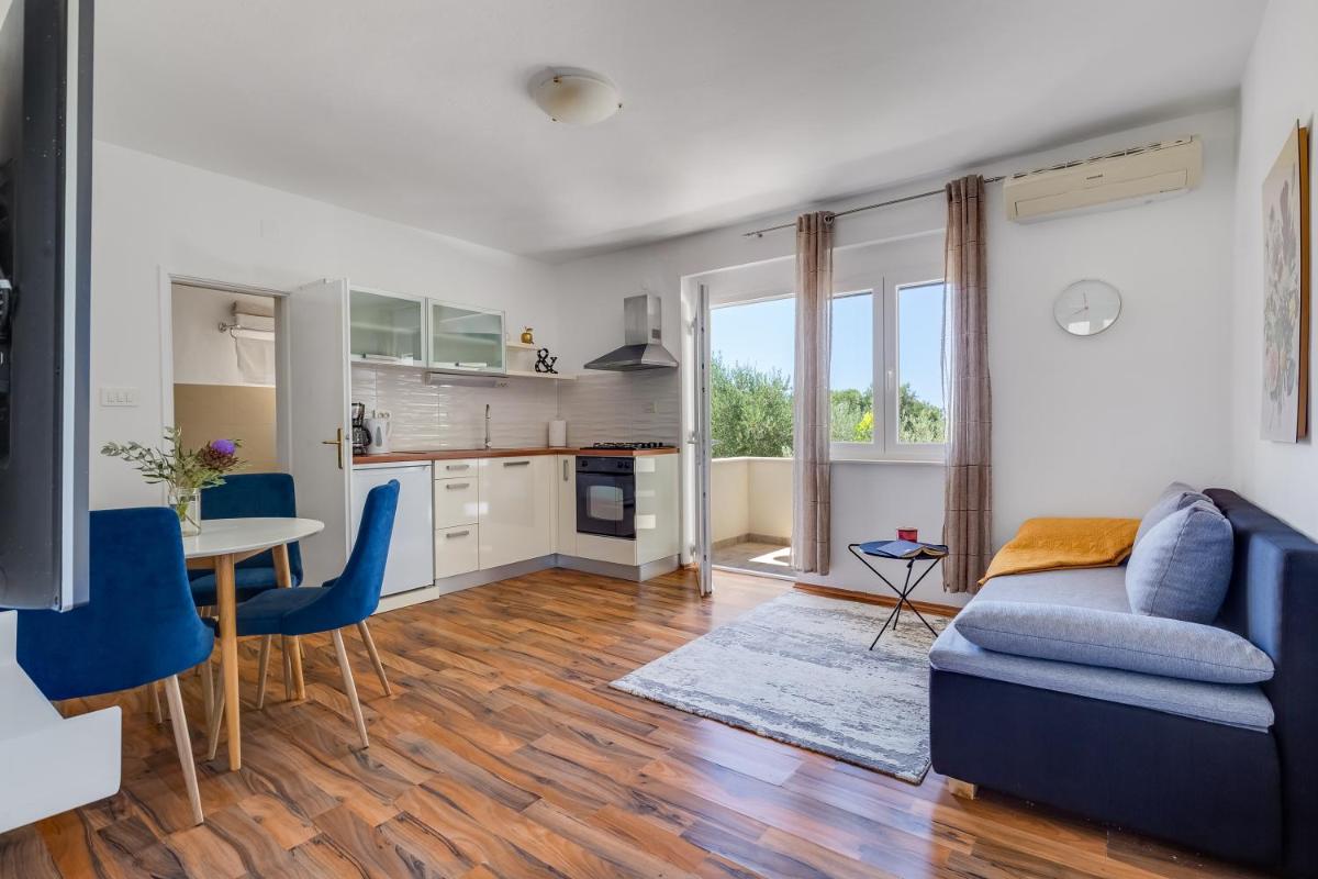 Holiday house with heated pool in a rural setting - Housity
