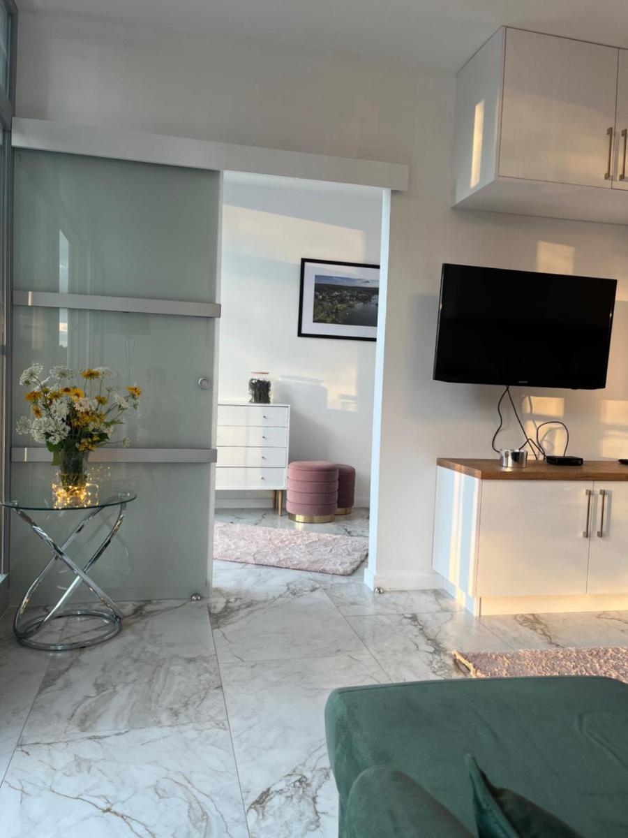Apartament Turystyczny z widokiem na jezioro - Housity