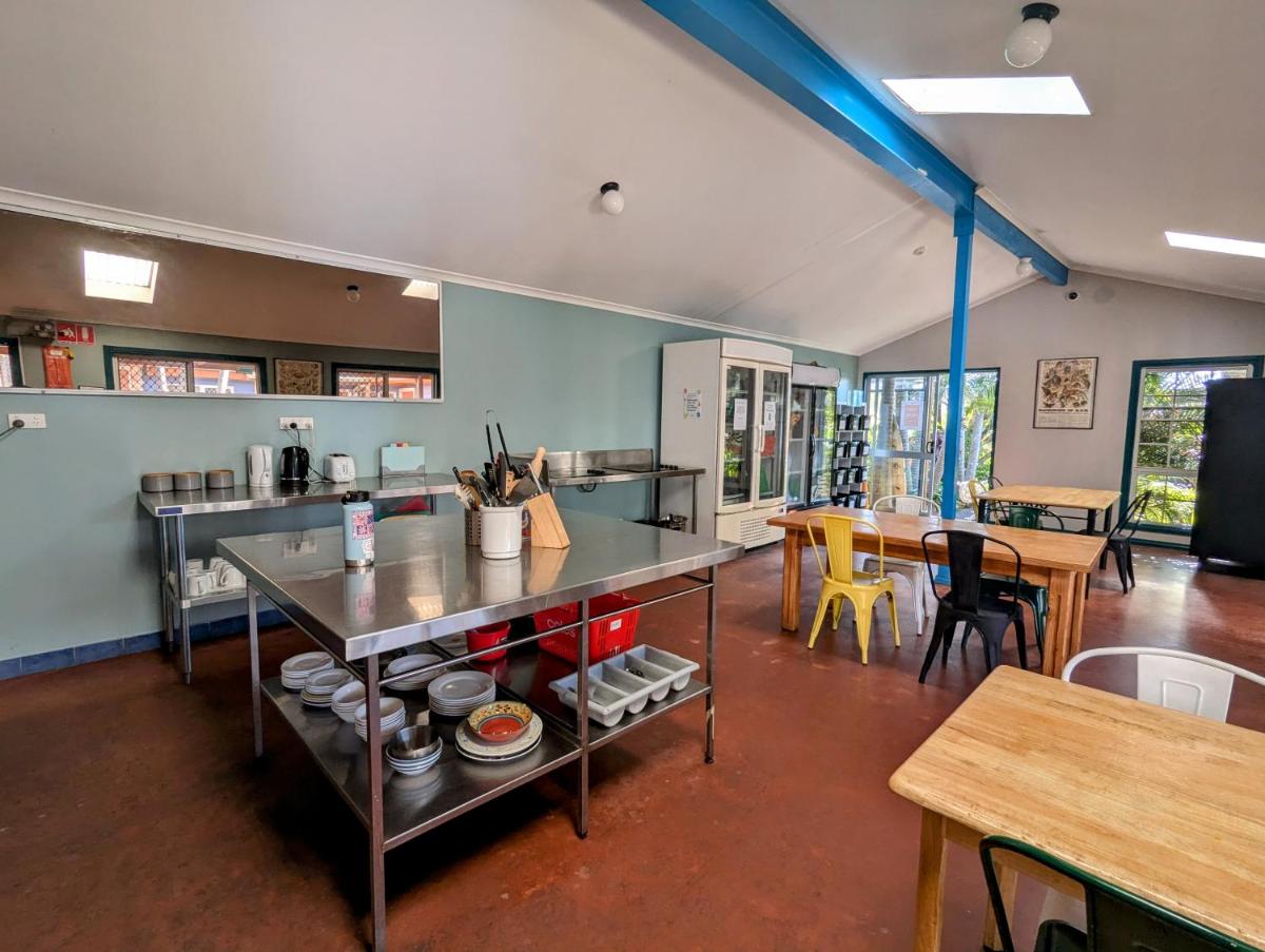 Ozzie Pozzie Backpackers - Port Macquarie YHA - Housity