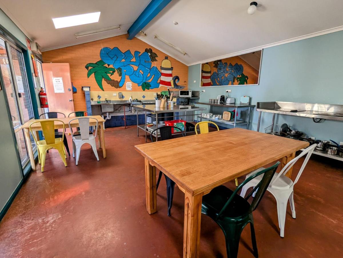 Ozzie Pozzie Backpackers - Port Macquarie YHA - Housity