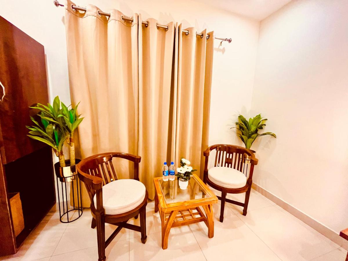 Sampat Royal Cafe - Housity