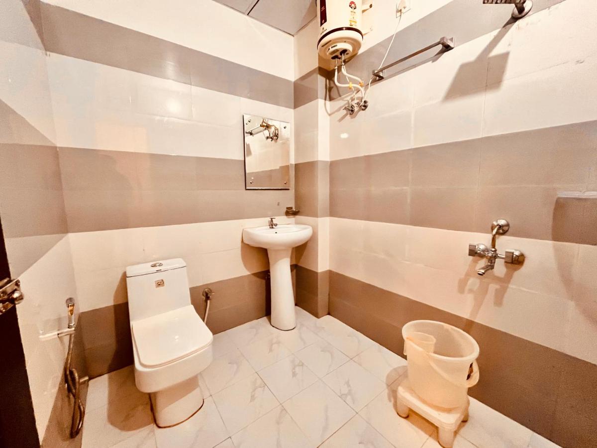 Sampat Royal Cafe - Housity