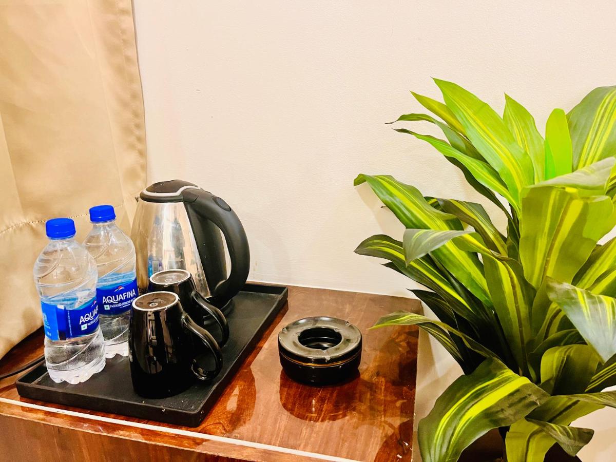 Sampat Royal Cafe - Housity