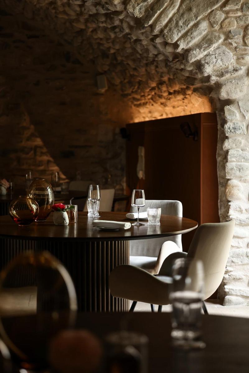 Coin salon dans l'établissement Château Les Oliviers de Salettes