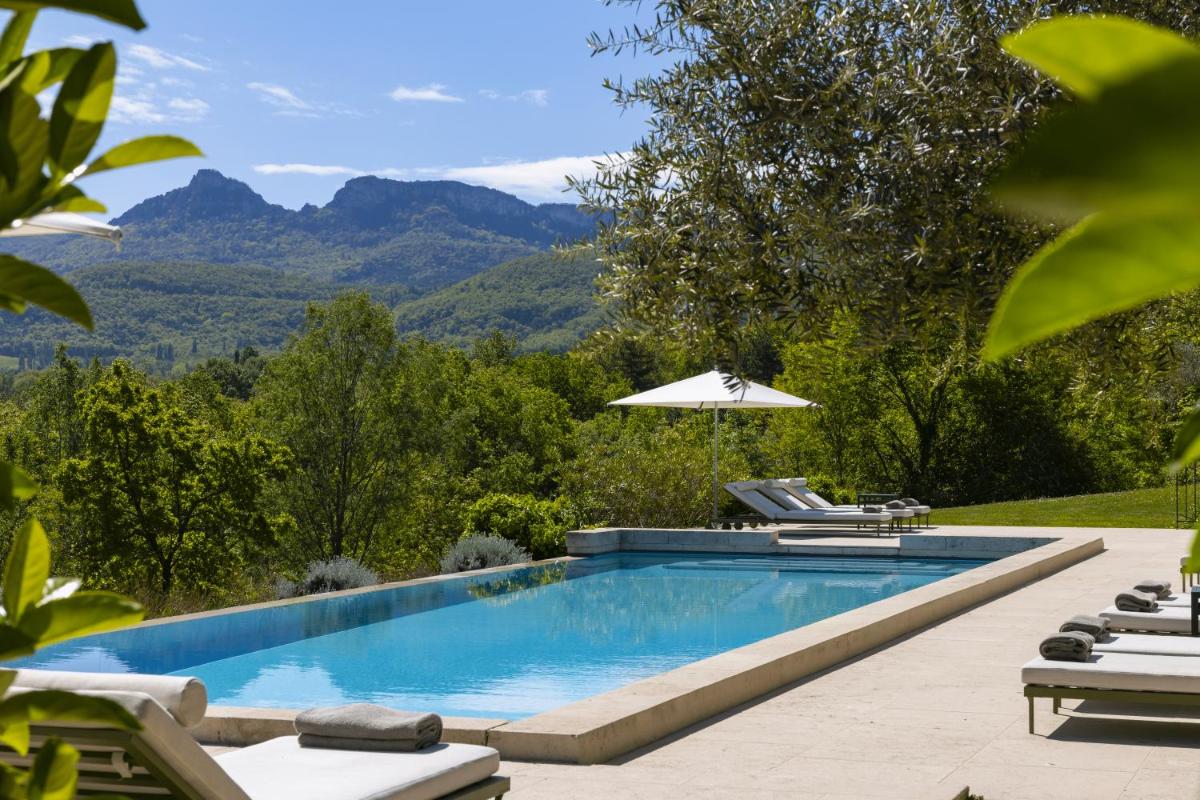 Vue générale sur la montagne ou vue sur la montagne depuis l'hôtel