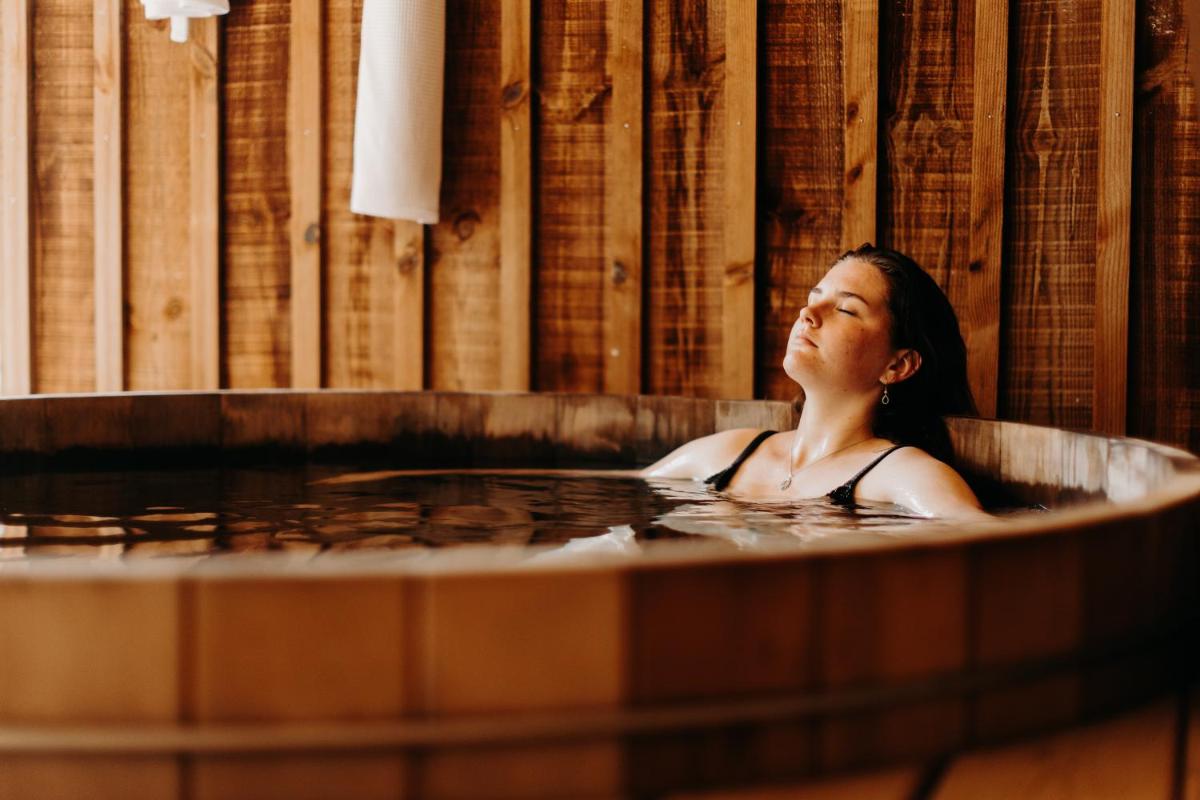 Clients de l'établissement Les Frères Ibarboure - Hôtel 4 étoiles, Spa extérieur sensoriel et Restaurant étoilé à Bidart