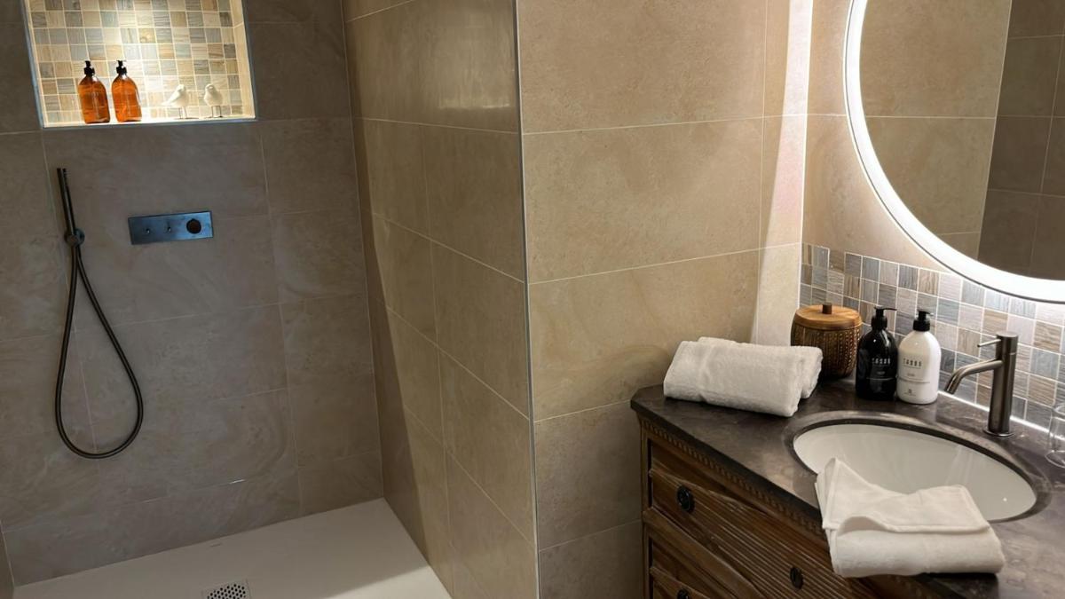 Salle de bains dans l'établissement Le Belvédère Hotel et Bien être