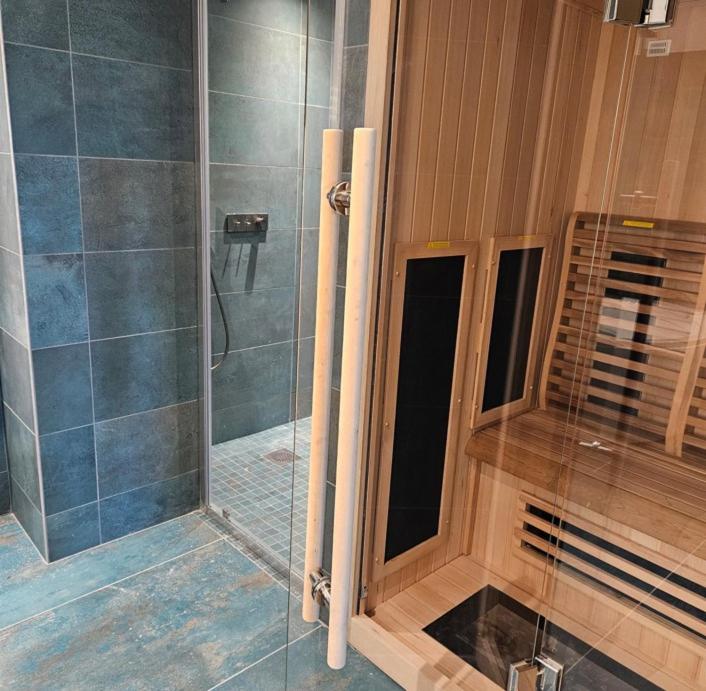 Salle de bains dans l'établissement Le Belvédère Hotel et Bien être