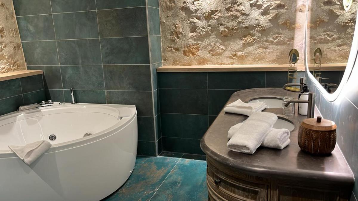 Salle de bains dans l'établissement Le Belvédère Hotel et Bien être