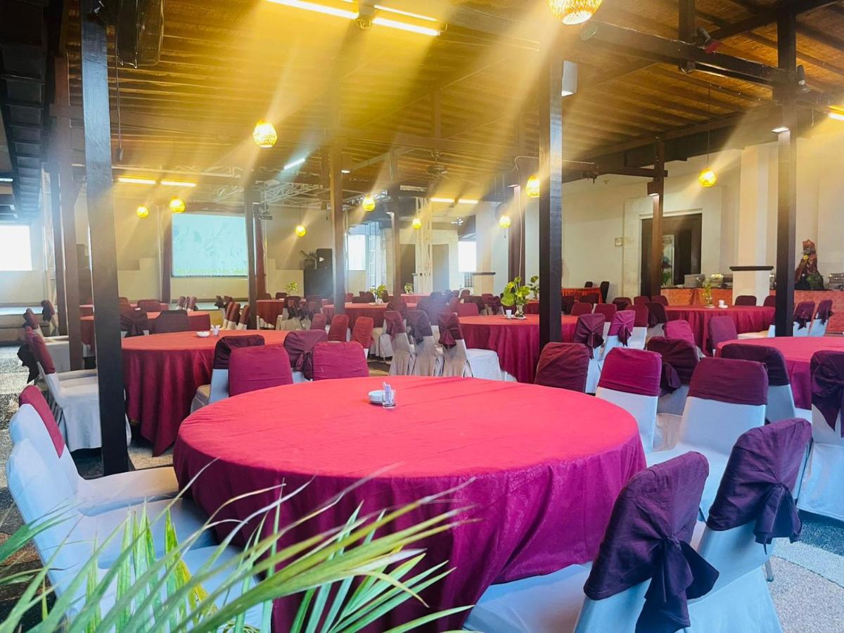 Nirmala Hotel & Convention Centre - Housity