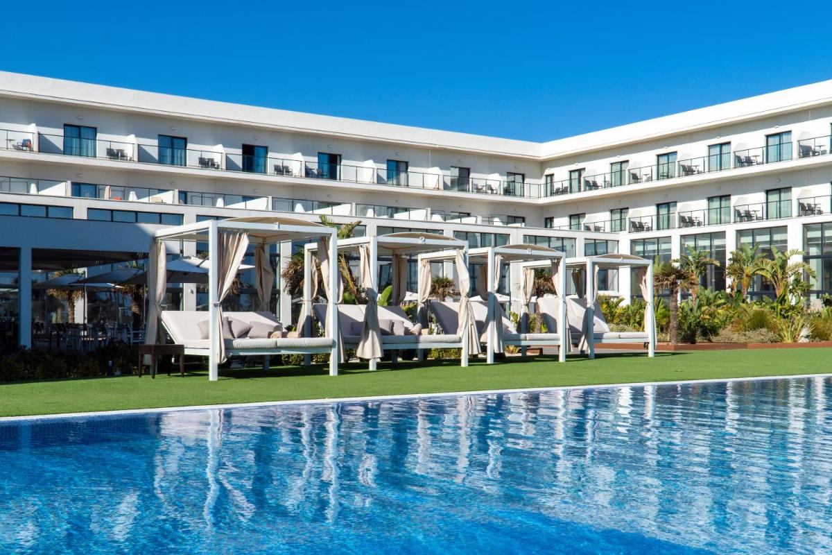 Piscina en o cerca de Cabogata Beach Hotel