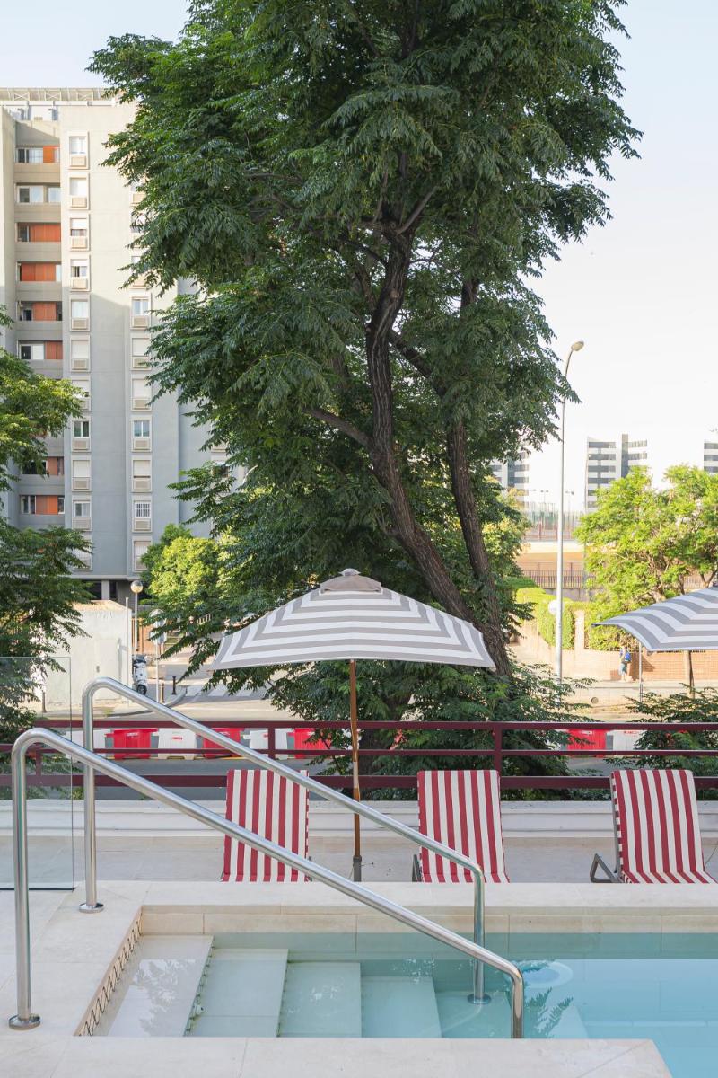Piscina en o cerca de Hesperia Sevilla