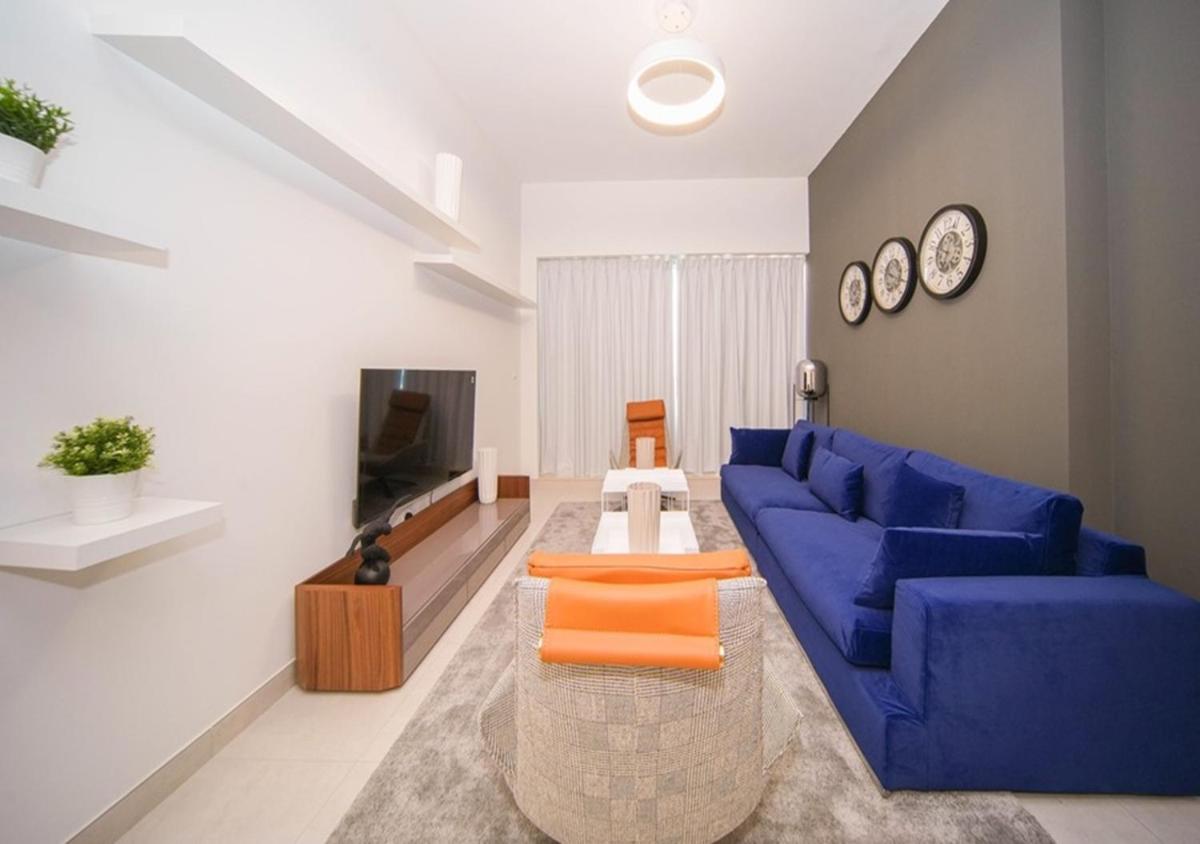 Elegant 2BR view with rooftop pool The Bay - Housity