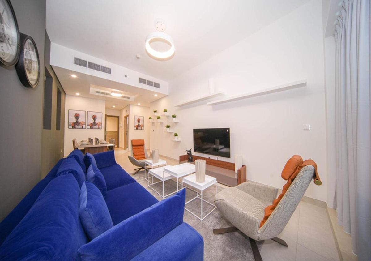 Elegant 2BR view with rooftop pool The Bay - Housity