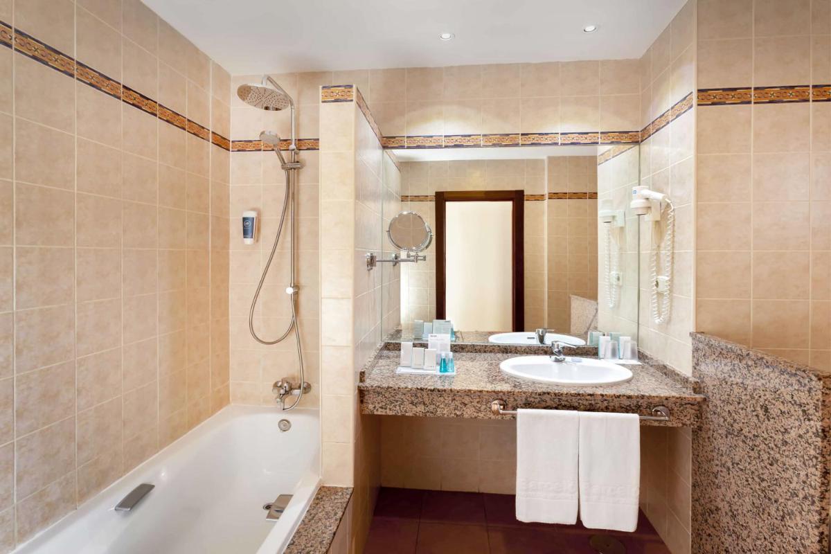 Un baño de Occidental Jandía Mar