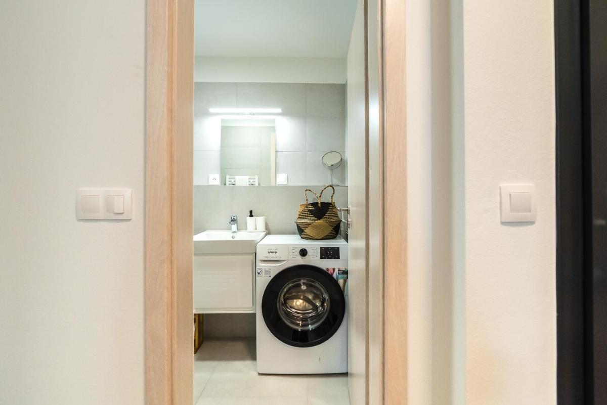 Suitetrails - Mickiewiczova apartment free parking by Veronika & Jano