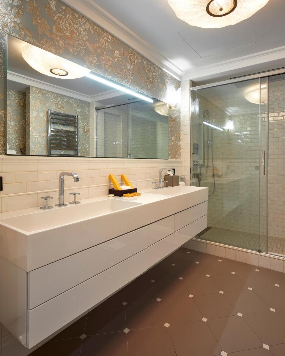 Un baño de Alàbriga Hotel GL