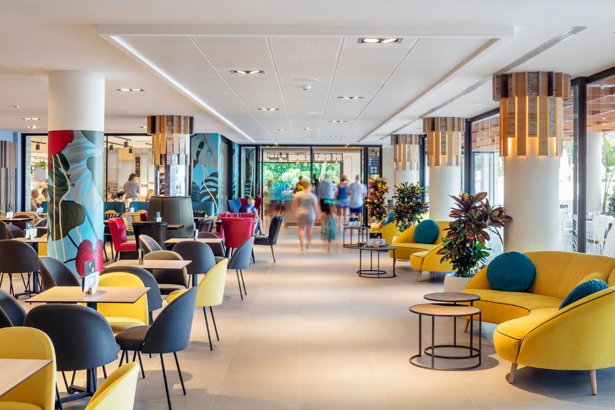 Zona de estar de AQUA Hotel The Breeze & Spa - All Inclusive - Adults Only - 4Sup