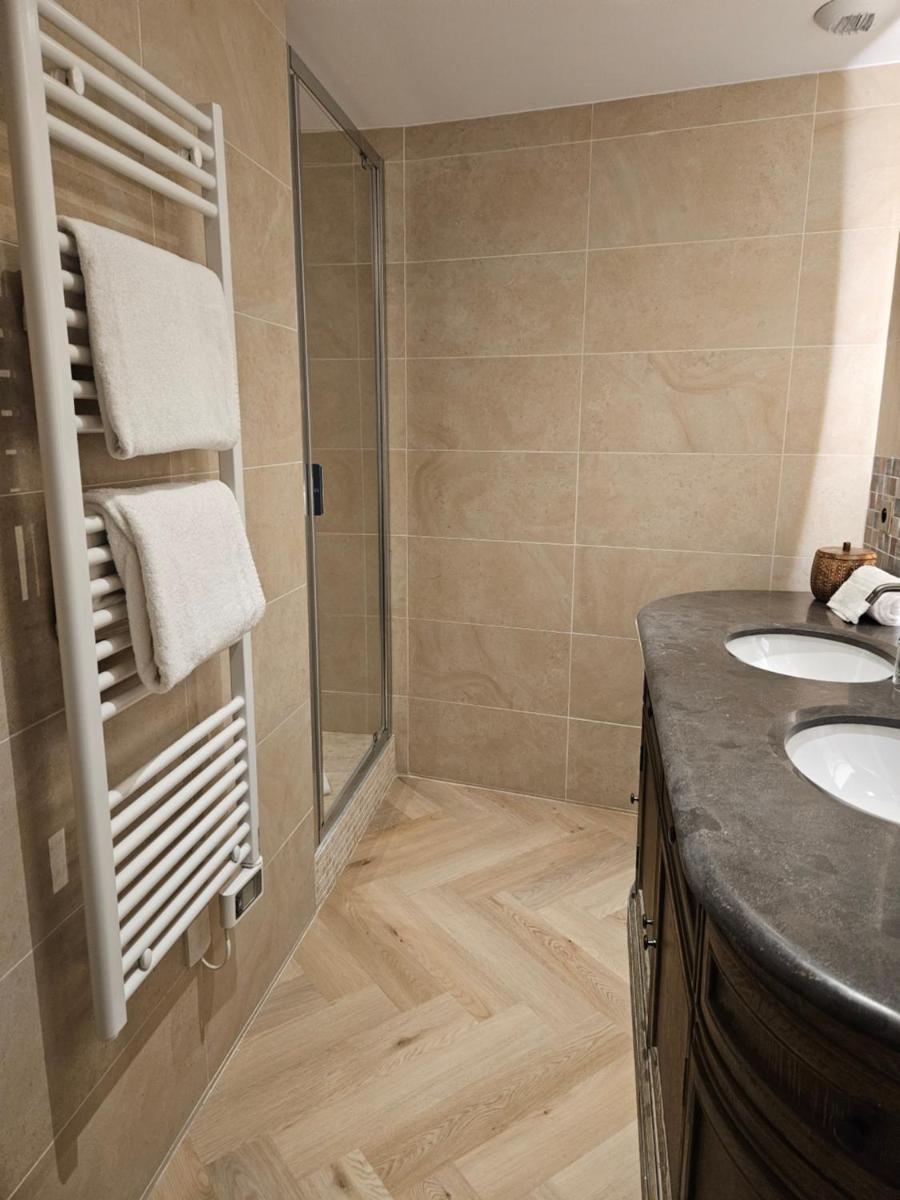 Salle de bains dans l'établissement Le Belvédère Hotel et Bien être