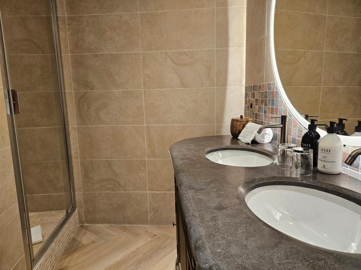Salle de bains dans l'établissement Le Belvédère Hotel et Bien être