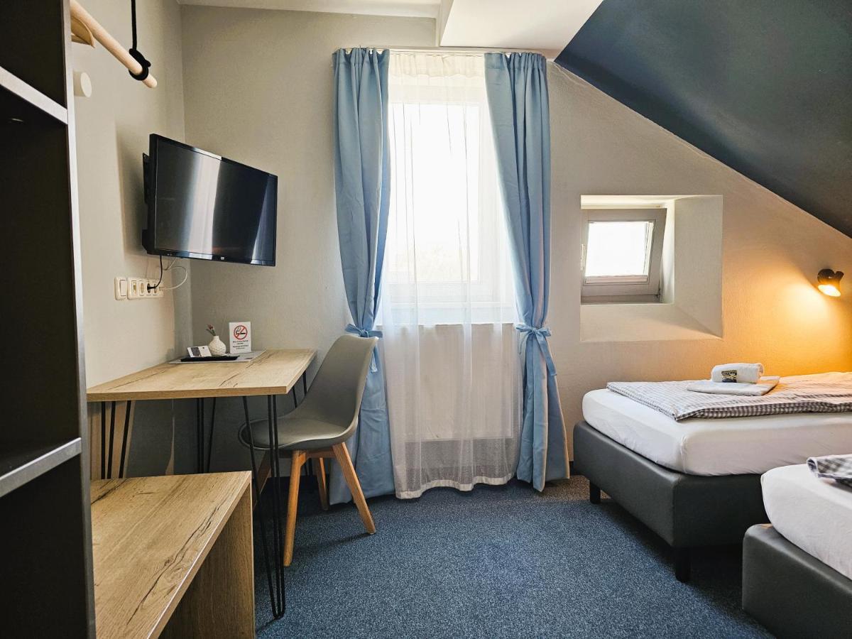 Novitel Pension Pliening - München Messe - Housity