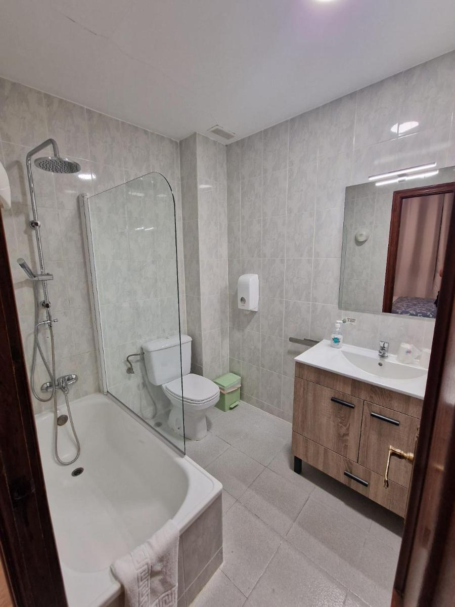Hostal La Toba - Housity