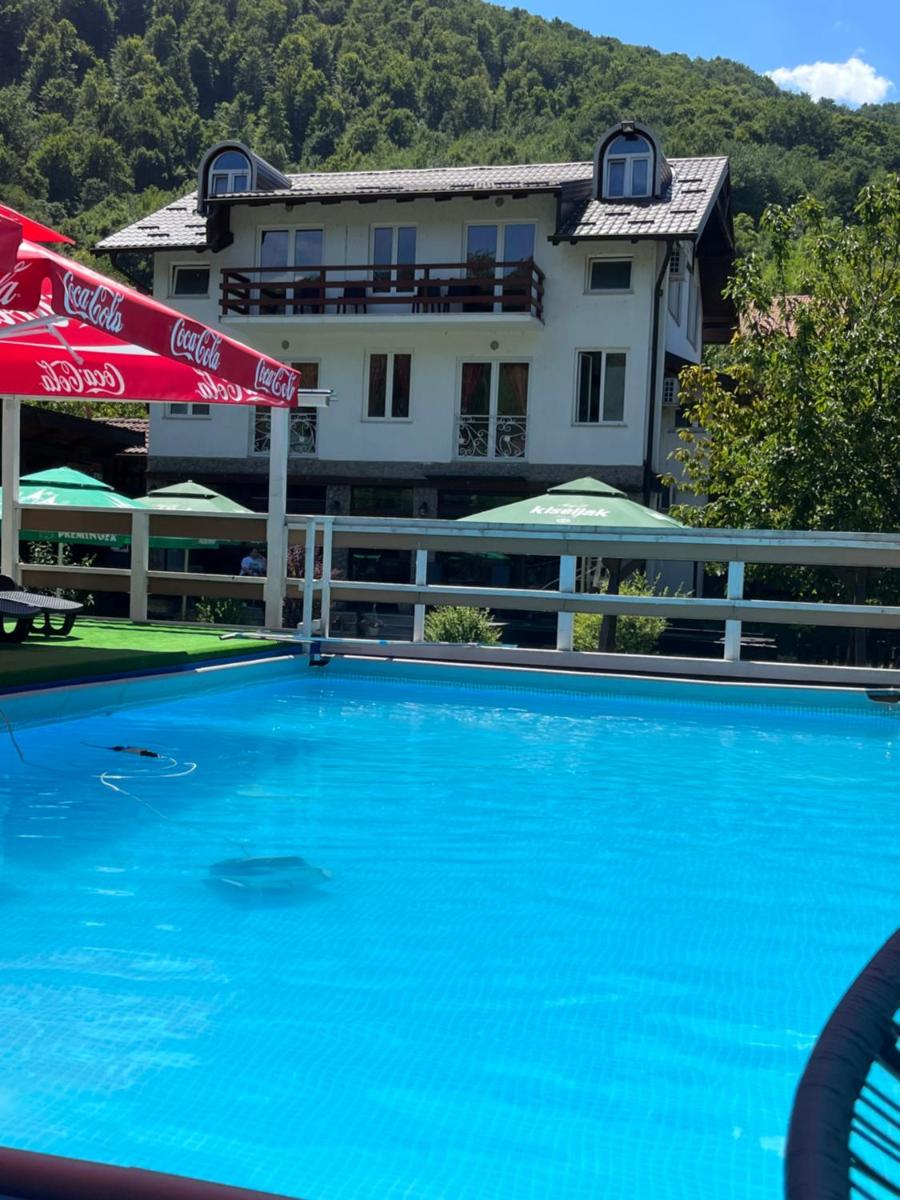 Rooms and Apartments Neron Bihać - Housity