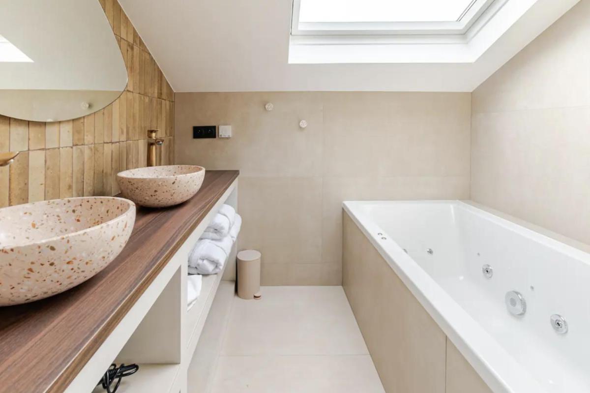 Salle de bains dans l'établissement Atypik Hotel