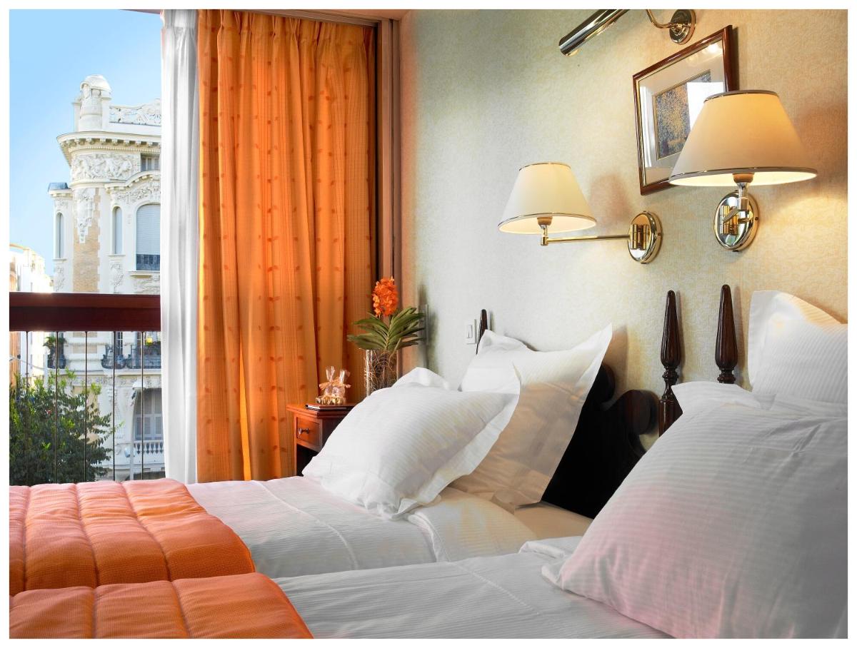 Un ou plusieurs lits dans un hébergement de l'établissement Splendid Hotel & Spa Nice