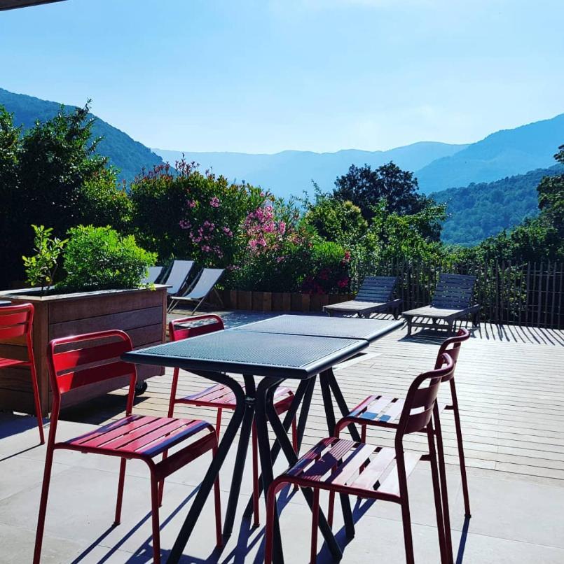 Vue générale sur la montagne ou vue sur la montagne depuis l'hôtel