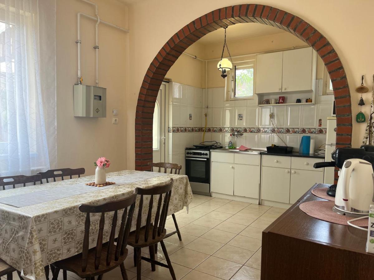 Rose Garden - Housity