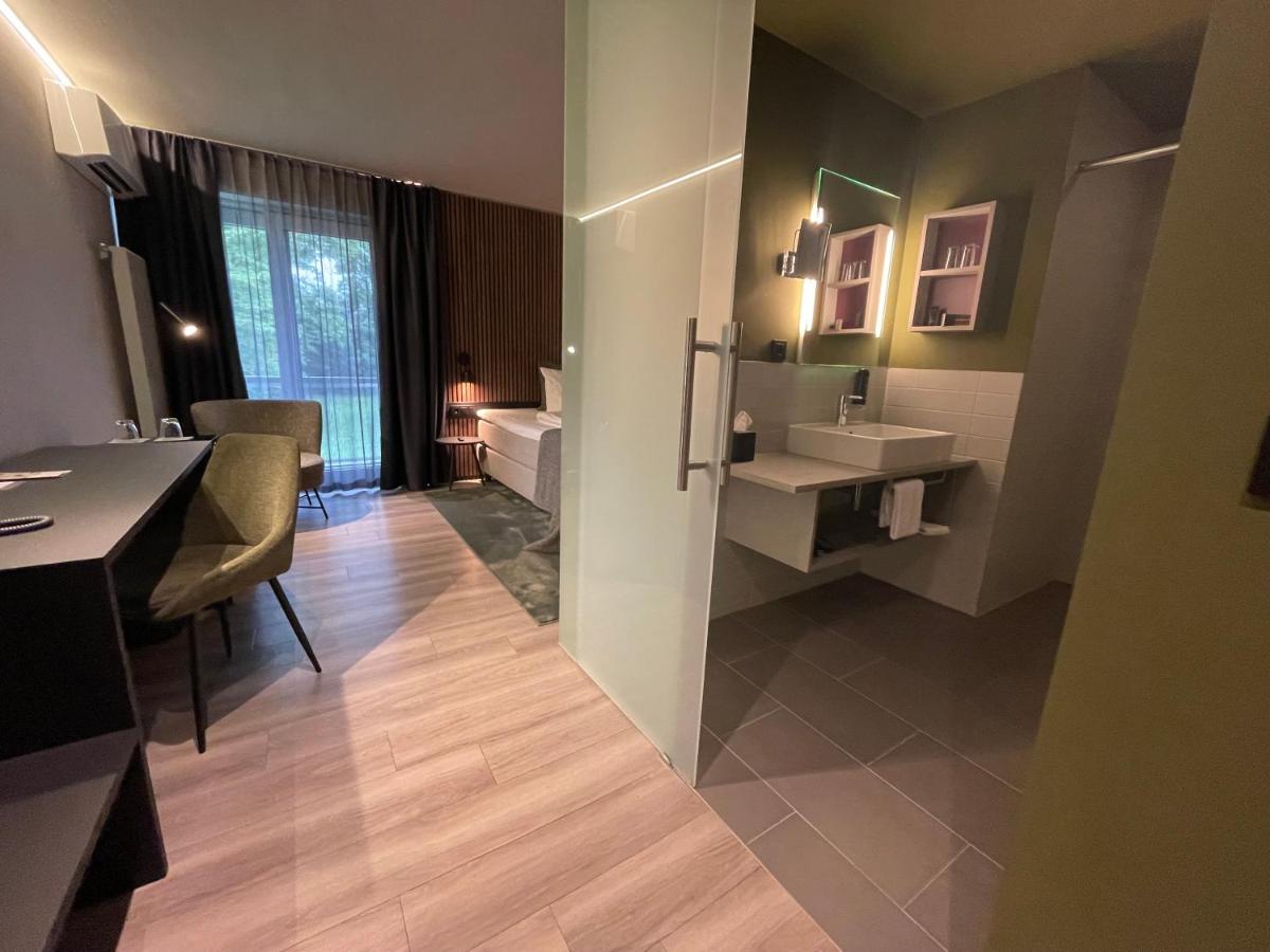 Schlosshotel Monrepos - Housity