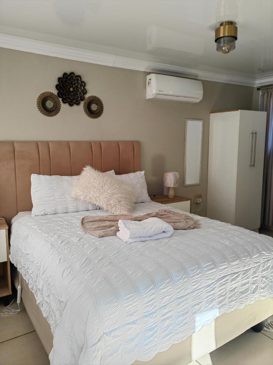 Back of the Moon Guesthouse - Housity